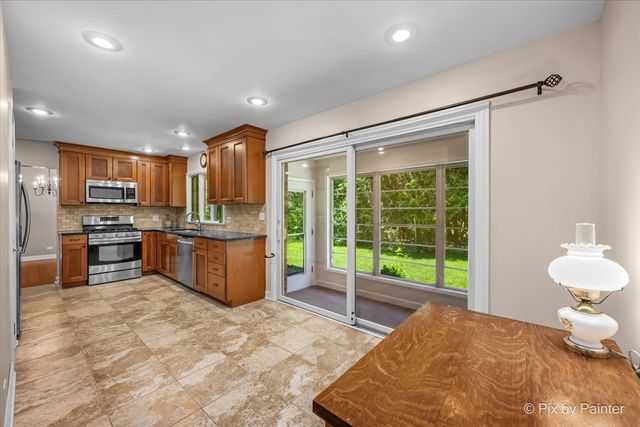 824 Skyline Drive, Barrington, IL 60010