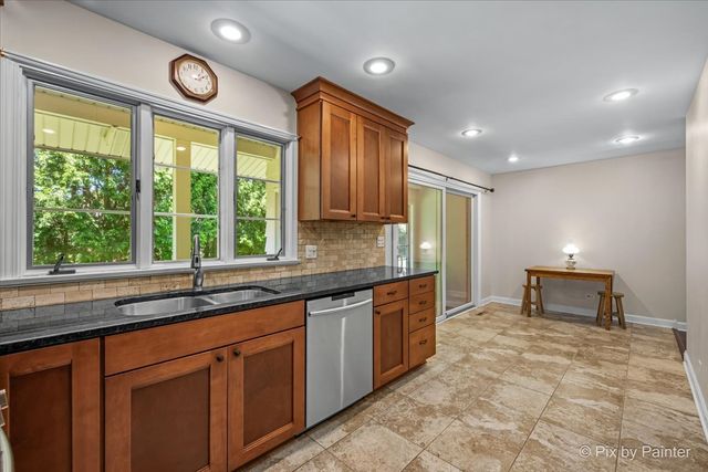 824 Skyline Drive, Barrington, IL 60010