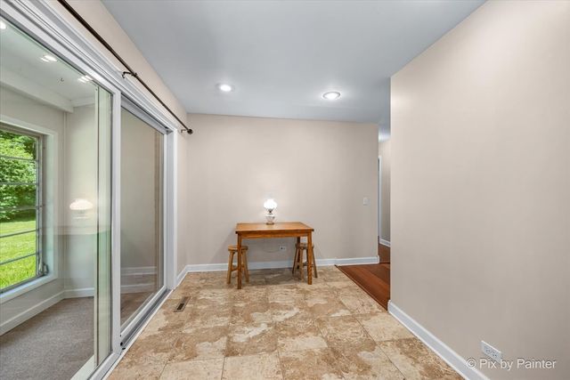 824 Skyline Drive, Barrington, IL 60010