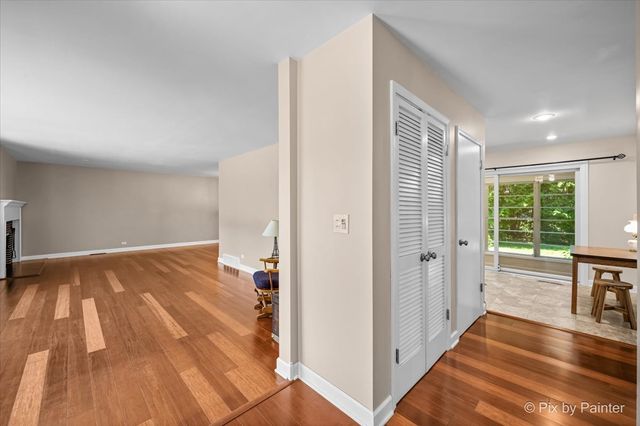824 Skyline Drive, Barrington, IL 60010