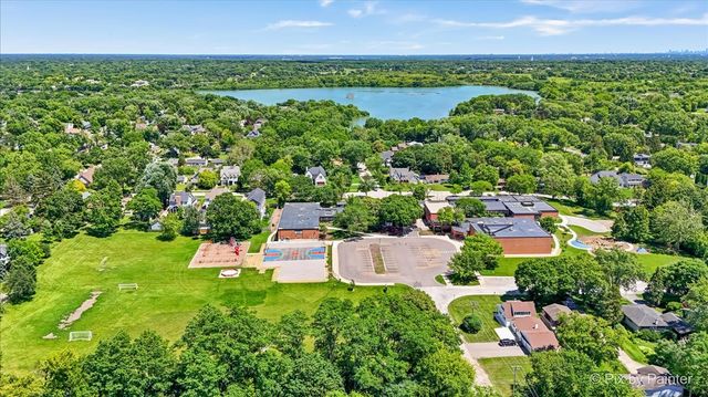 824 Skyline Drive, Barrington, IL 60010