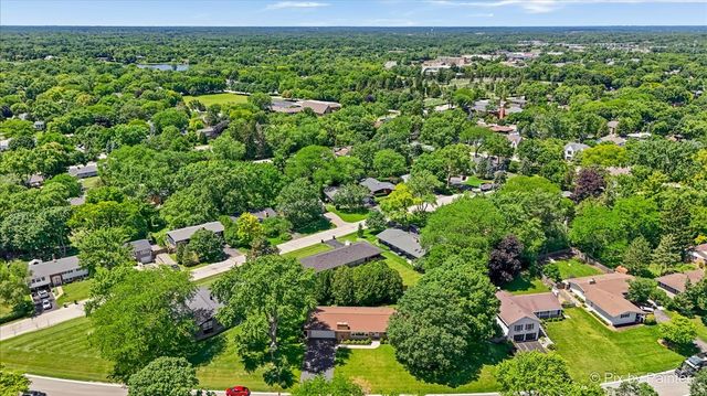 824 Skyline Drive, Barrington, IL 60010