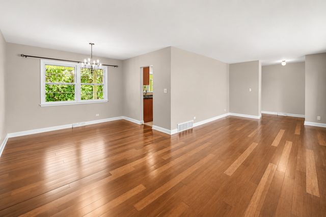 824 Skyline Drive, Barrington, IL 60010