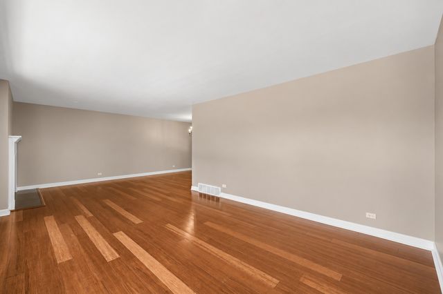 824 Skyline Drive, Barrington, IL 60010