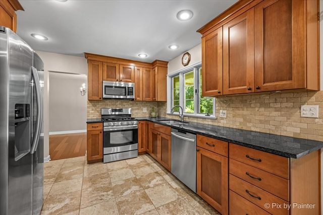 824 Skyline Drive, Barrington, IL 60010