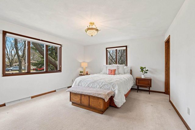 3005 N ABENDROTH STREET, Appleton, WI 54914
