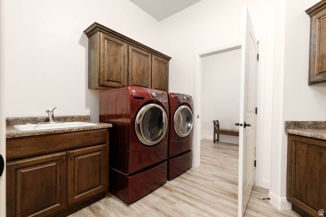 1537 N BLACK LION RD, Washington, UT 84780