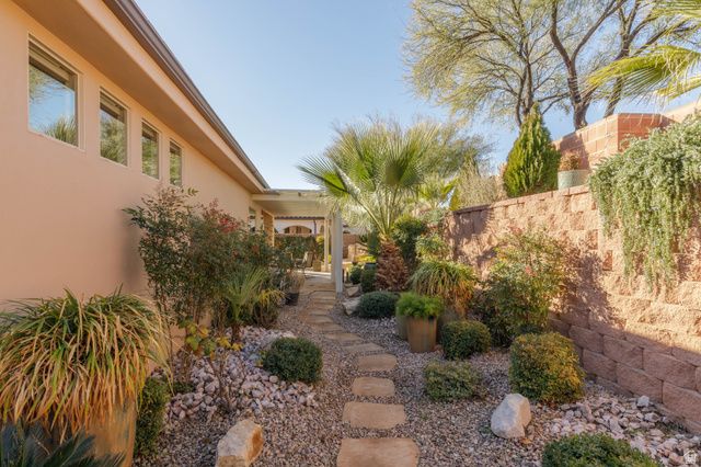 1537 N BLACK LION RD, Washington, UT 84780