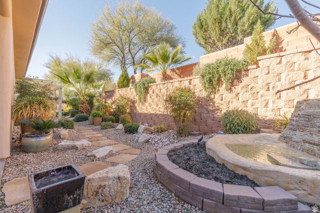 1537 N BLACK LION RD, Washington, UT 84780