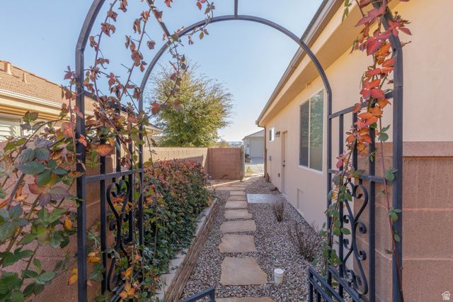 1537 N BLACK LION RD, Washington, UT 84780