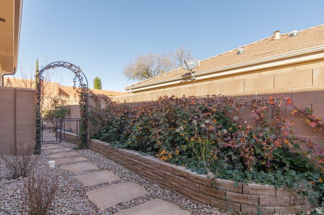 1537 N BLACK LION RD, Washington, UT 84780