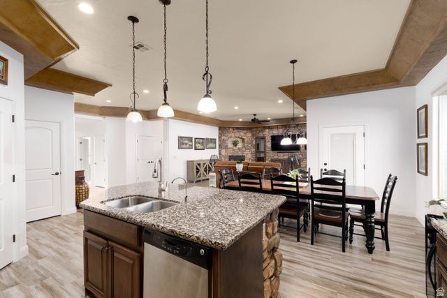 1537 N BLACK LION RD, Washington, UT 84780