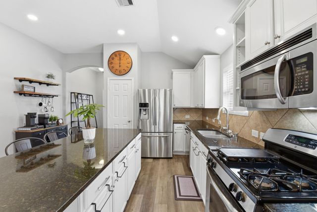 23 Garden Grove Drive, Manvel, TX 77578