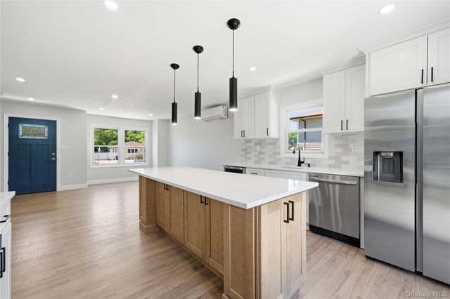 1707 N Gardiner Drive, Bay Shore, NY 11706