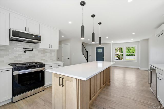 1707 N Gardiner Drive, Bay Shore, NY 11706