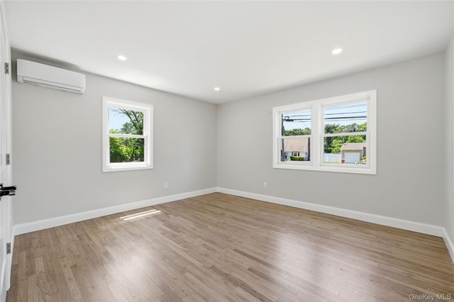 1707 N Gardiner Drive, Bay Shore, NY 11706