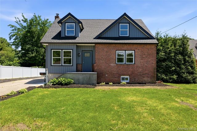 1707 N Gardiner Drive, Bay Shore, NY 11706