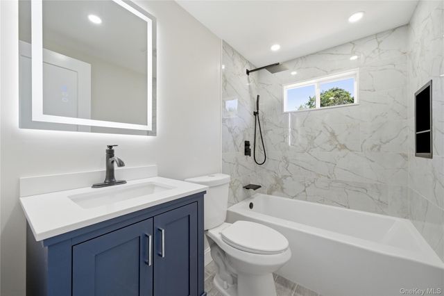 1707 N Gardiner Drive, Bay Shore, NY 11706