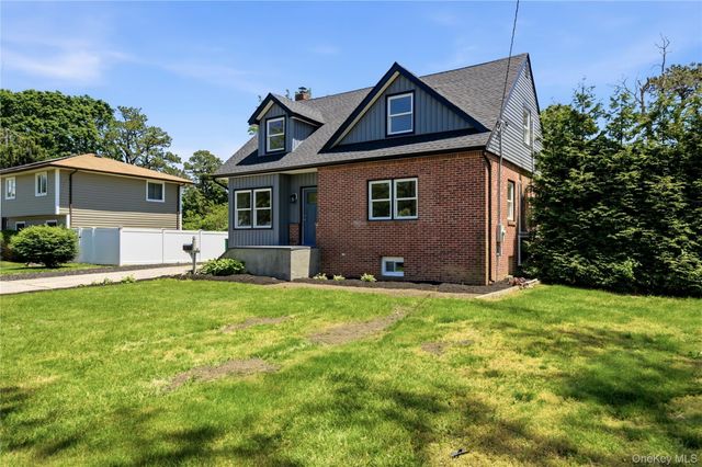 1707 N Gardiner Drive, Bay Shore, NY 11706
