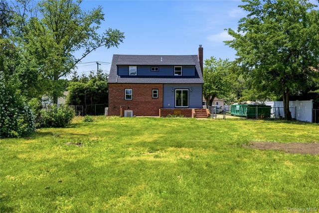 1707 N Gardiner Drive, Bay Shore, NY 11706