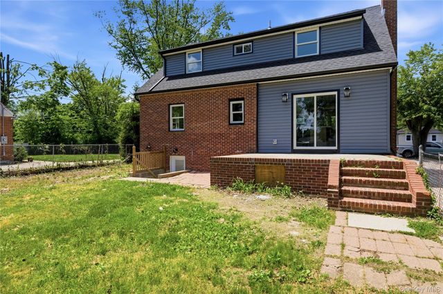 1707 N Gardiner Drive, Bay Shore, NY 11706