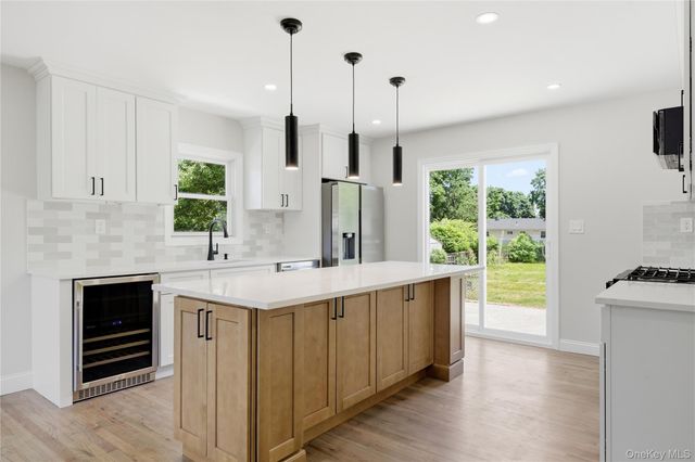 1707 N Gardiner Drive, Bay Shore, NY 11706