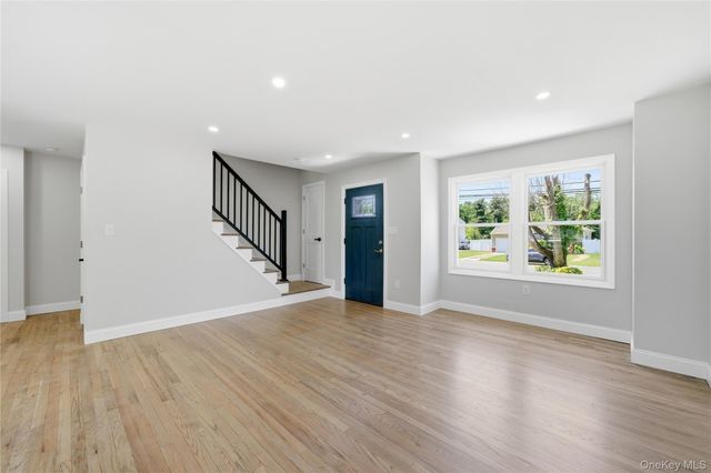 1707 N Gardiner Drive, Bay Shore, NY 11706
