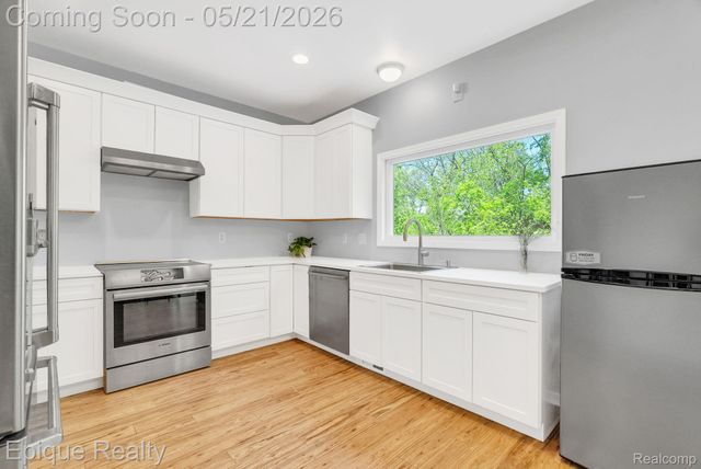 43040 Emerson Way, Novi, MI 48377