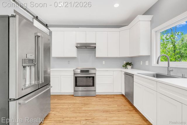 43040 Emerson Way, Novi, MI 48377