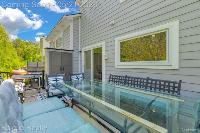43040 Emerson Way, Novi, MI 48377