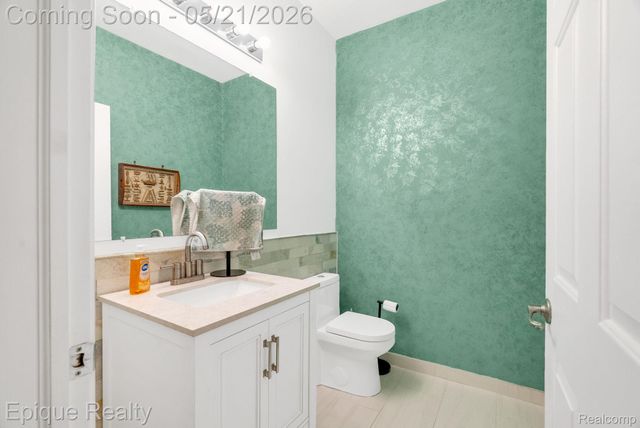 43040 Emerson Way, Novi, MI 48377