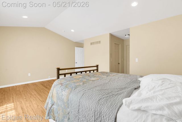 43040 Emerson Way, Novi, MI 48377