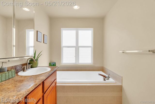 43040 Emerson Way, Novi, MI 48377