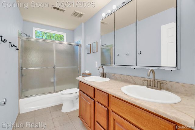 43040 Emerson Way, Novi, MI 48377
