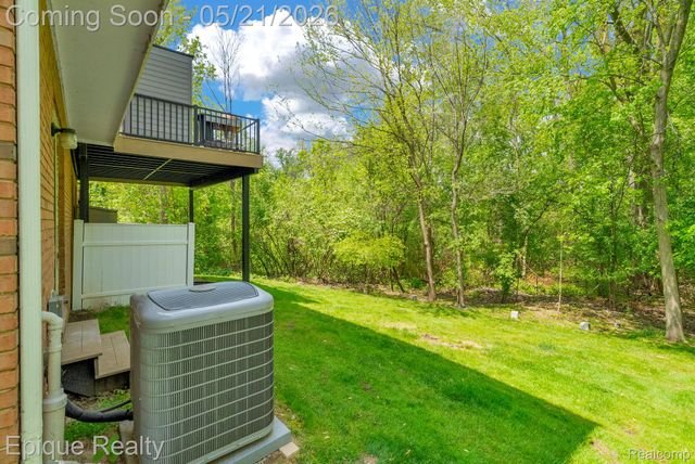 43040 Emerson Way, Novi, MI 48377