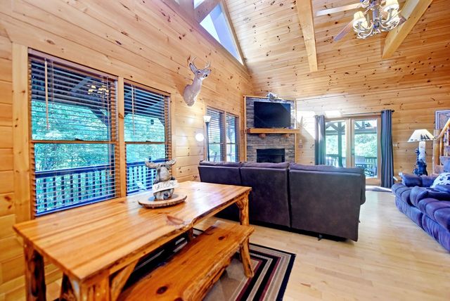93 Deer Hunter Trail, Blue Ridge, GA 30513