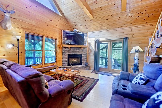 93 Deer Hunter Trail, Blue Ridge, GA 30513