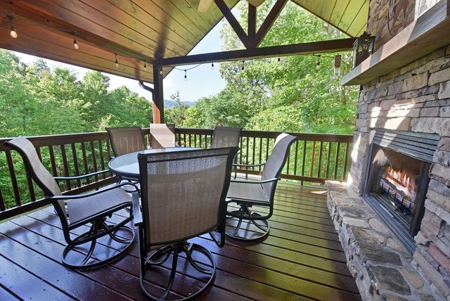 93 Deer Hunter Trail, Blue Ridge, GA 30513