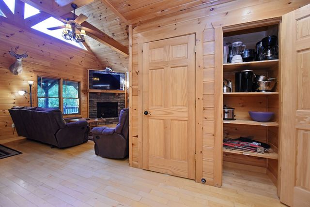 93 Deer Hunter Trail, Blue Ridge, GA 30513