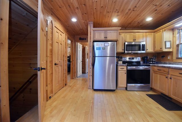 93 Deer Hunter Trail, Blue Ridge, GA 30513