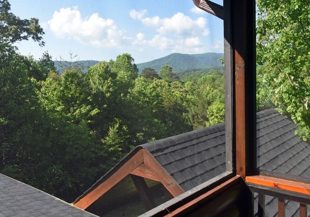 93 Deer Hunter Trail, Blue Ridge, GA 30513