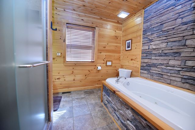 93 Deer Hunter Trail, Blue Ridge, GA 30513
