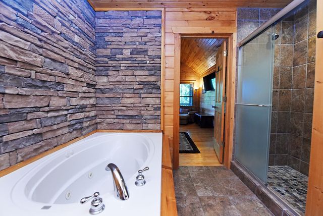 93 Deer Hunter Trail, Blue Ridge, GA 30513