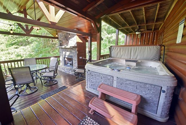 93 Deer Hunter Trail, Blue Ridge, GA 30513