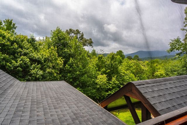 93 Deer Hunter Trail, Blue Ridge, GA 30513