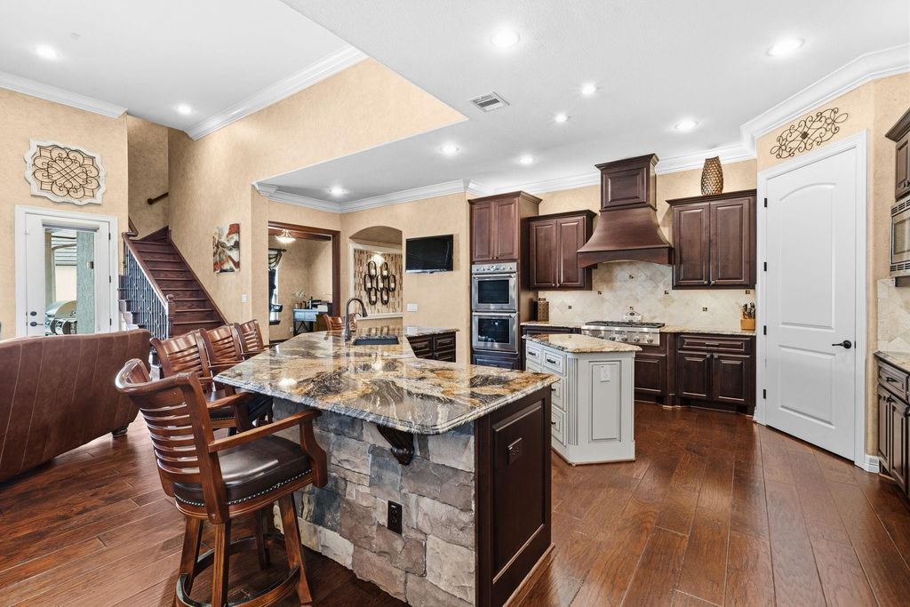 Image 10 of property listing at 5127 Wheaton Park Drive, Sugar Land, TX 77479
