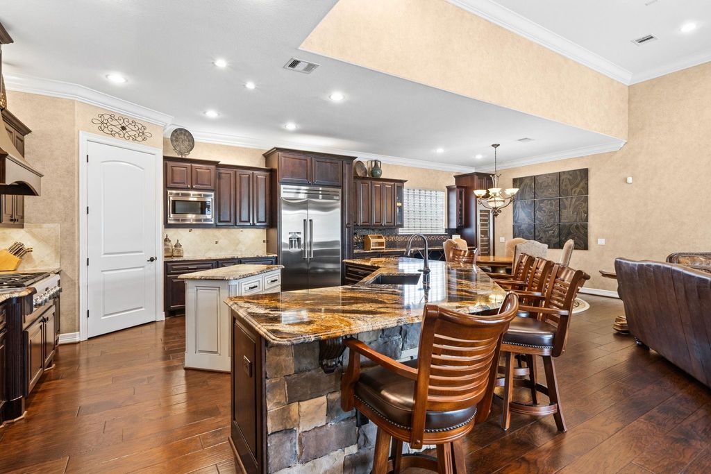 Image 13 of property listing at 5127 Wheaton Park Drive, Sugar Land, TX 77479