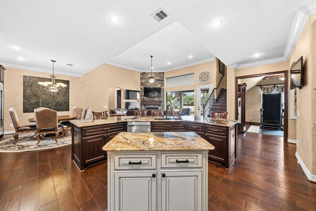 Image 14 of property listing at 5127 Wheaton Park Drive, Sugar Land, TX 77479