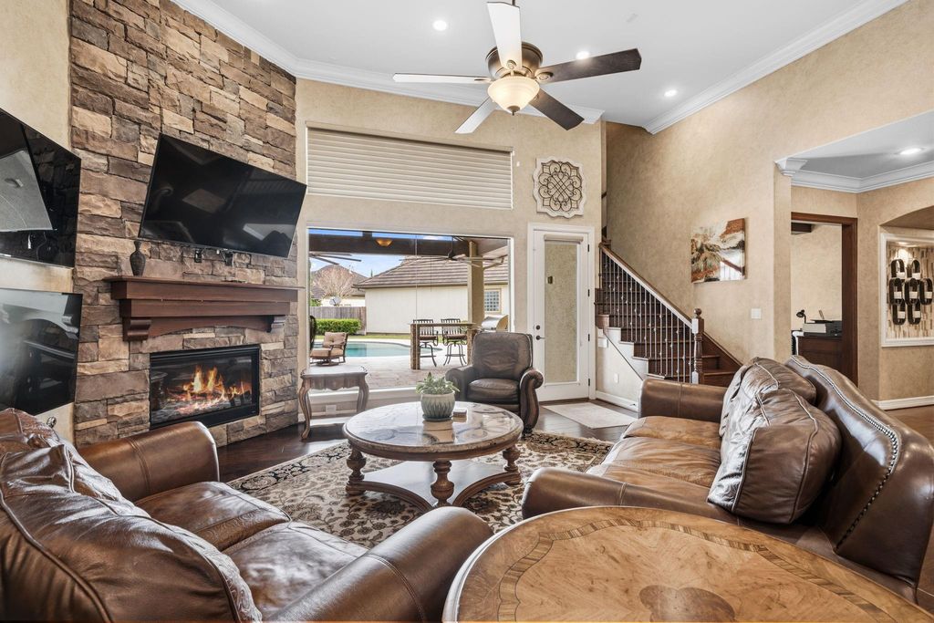 Image 17 of property listing at 5127 Wheaton Park Drive, Sugar Land, TX 77479