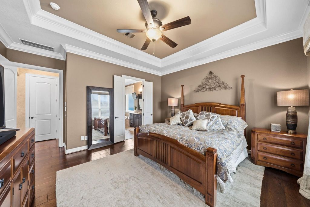 Image 19 of property listing at 5127 Wheaton Park Drive, Sugar Land, TX 77479